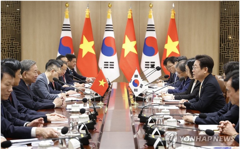 이재명 대통령과 또 럼 베트남 당 서기장이 11일 서울 용산 대통령실 청사에서 한·베트남 확대 정상회담을 하고 있다. 사진=대통령실통신사진기자단