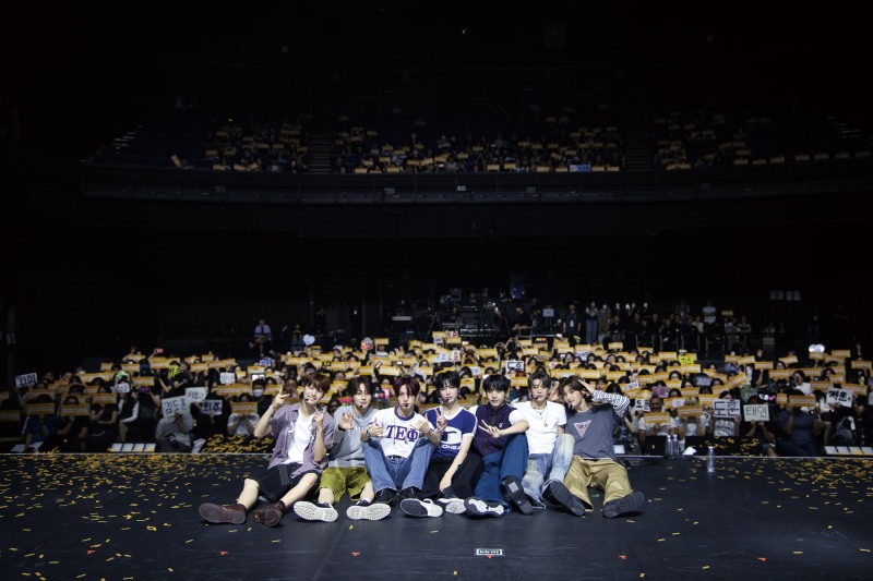 아이덴티티 unevermet, 데뷔 쇼케이스 성료…스물넷 소년들의 시작의 순간