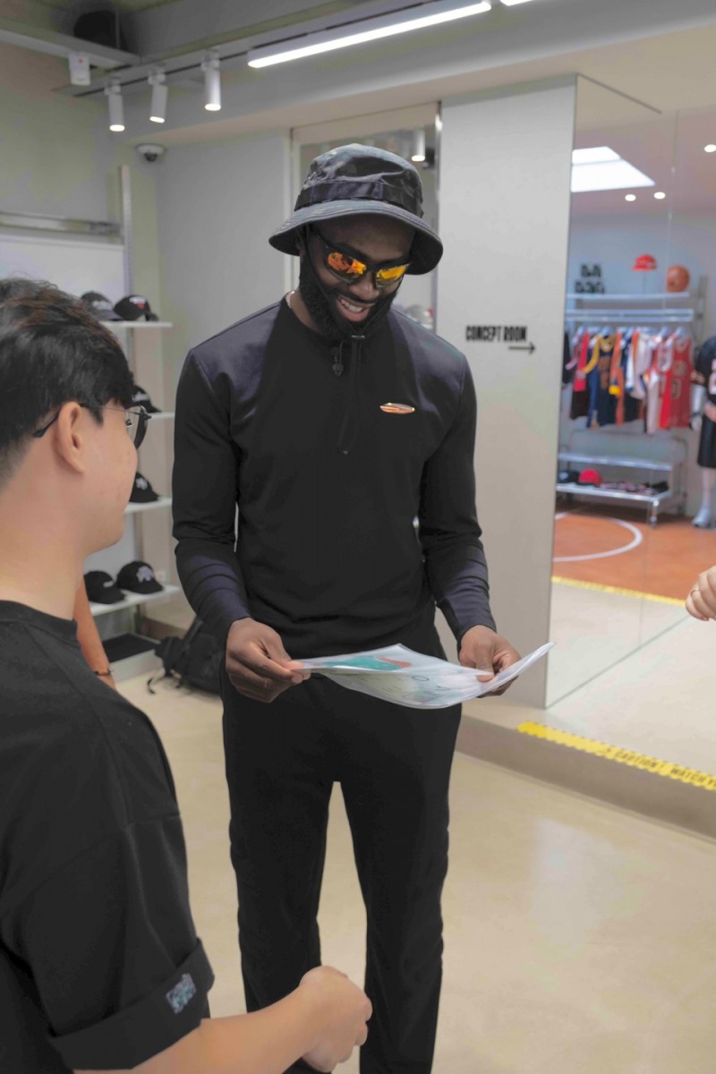한세엠케이 NBA, 서울 플래그십 스토어서 열린 제일런 브라운 팬밋업.