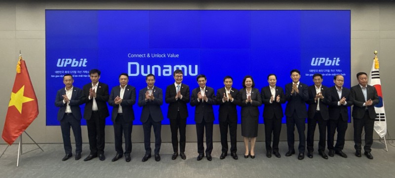 판 반 장 국방부 장관, 응우옌 반 탕 재무부 장관, 부 티 찬 푸엉 증권위원장 등 베트남 정부 관계자가 12일 서울 역삼동 업비트 라운지를 방문했다./두나무