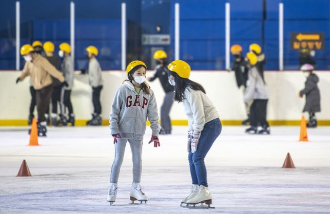 아산시 남부로 370-42에 위치한 이순신 빙상장(아산시 제공)