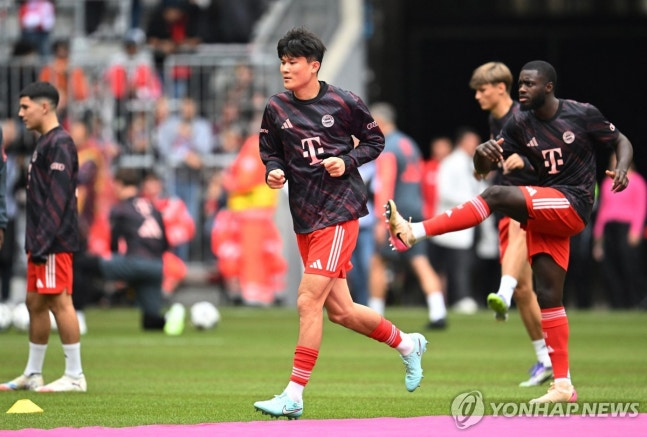 김민재의 리옹과 친선경기 준비 장면 / 사진=연합뉴스