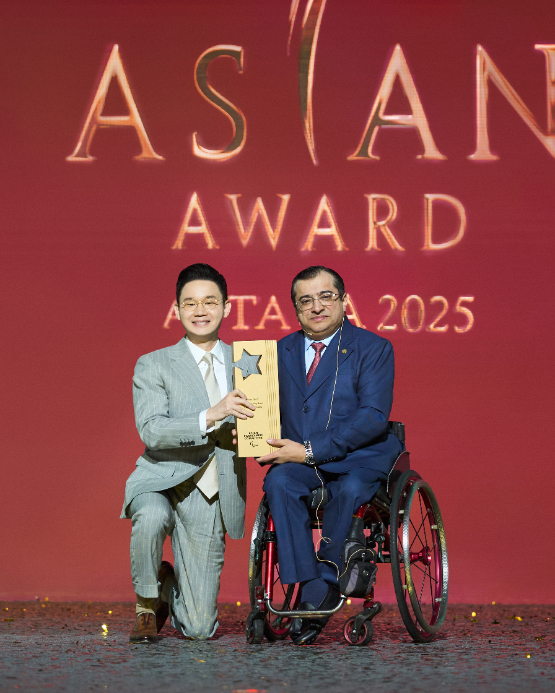 사진=배동현 이사장(왼쪽)이 마지드 라세드 APC 위원장과 기념사진을 촬영하고 있다.