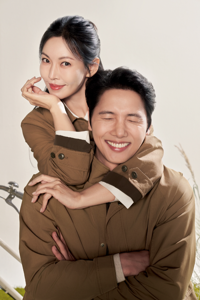 올포유, 김소연·이상우와 편안한 계절 무드 담은 가을 캠페인 화보 공개