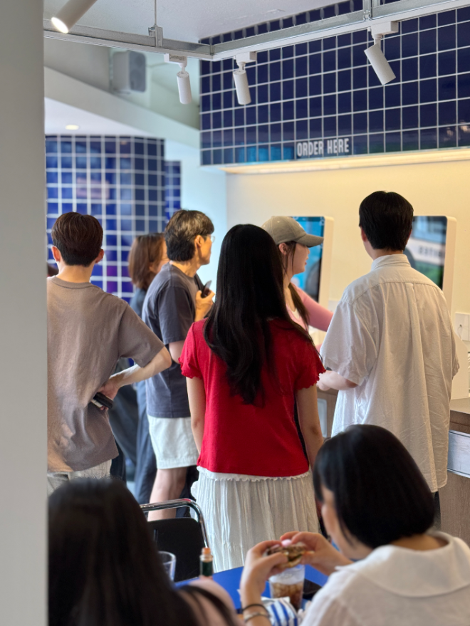 다운타우너, 가맹 1호점 ‘상수점’ 오픈…샐러디 인수 후 가맹사업 본격화