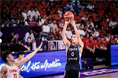 슛 던지는 하윤기 / FIBA 홈페이지 캡처. 연합뉴스