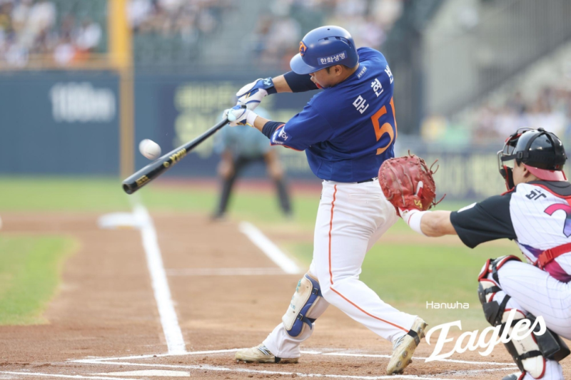 '문돌멩이' 또 터졌다…한화 문현빈, NC전 쐐기 스리런으로 4타점 폭발