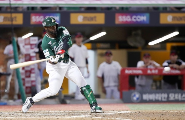 타격하는 에레디아 / SSG 랜더스 제공. 연합뉴스