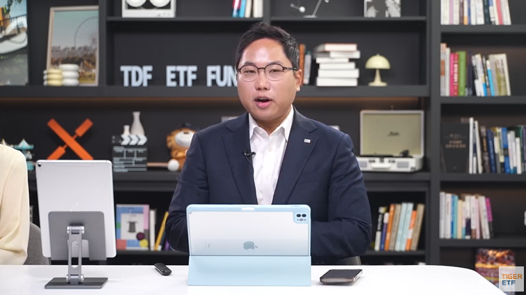 미래에셋자산운용 정의현 ETF운용본부장이 18일 TIGER 코리아원자력 ETF를 소개하는 웹 세미나를 진행하고 있다./미래에셋자산운용 유튜브 갈무리