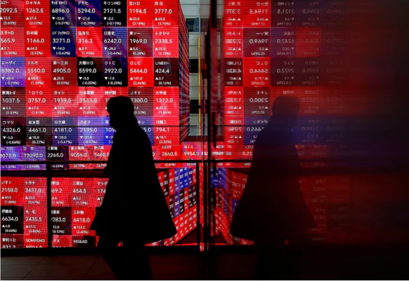 일본 증시는 18일 0.9% 상승하며 최고가 행진을 이어갔다. 한국의 펀더멘털이 일본 대만에 비해 취약한 게 가장 큰 요인이다. 사진=로이터통신, 연합뉴스