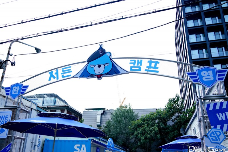 훈련소 콘셉트의 팝업 이벤트 '서든캠프'가 문을 열었다.