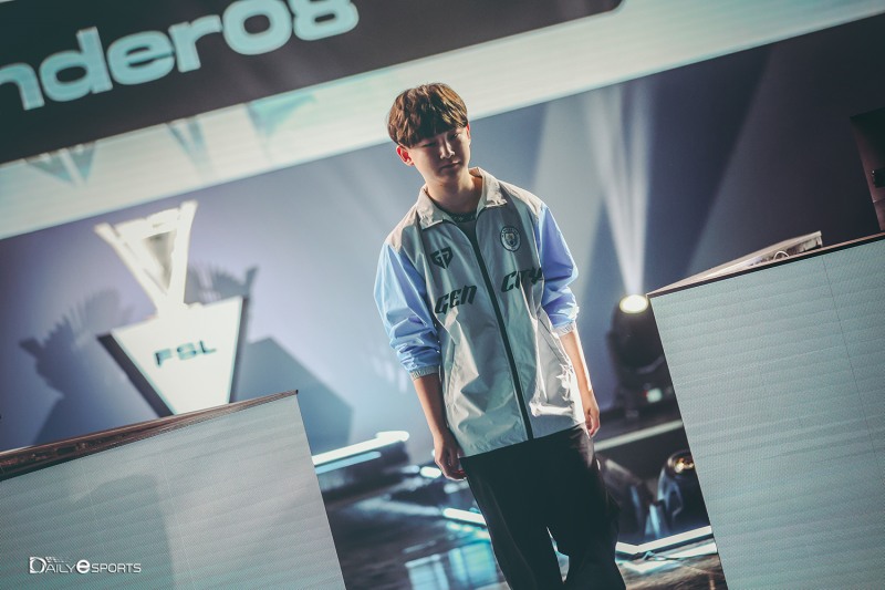 스프링 챔피언 '원더08' 고원재가 고전 끝 역전승으로 승자조로 향했다.