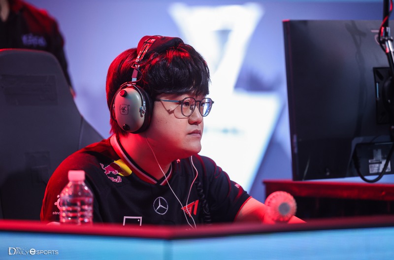 '오펠' 강준호가 2세트 승부차기 끝 1차전을 승리했다.