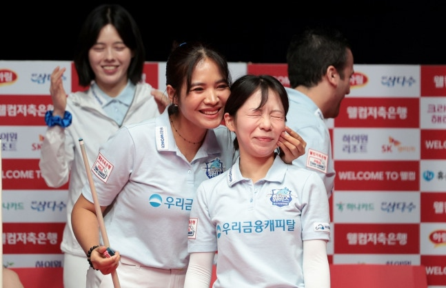 승리를 합작한 우리금융캐피탈 스롱 피아비-김민영 / 사진=PBA 제공. 연합뉴스