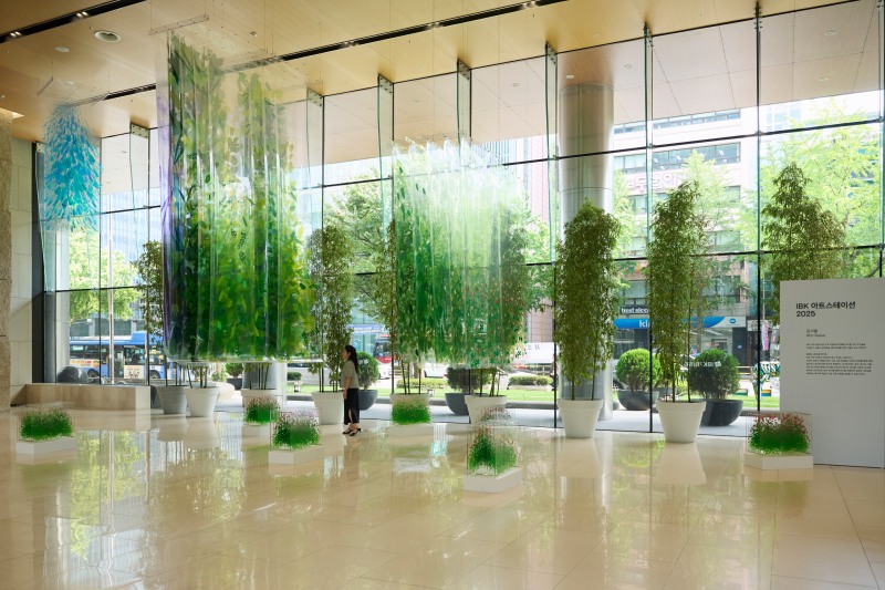 김서울 작가의 <공존 : 낙원풍경> 작품 전시전경./IBK기업은행