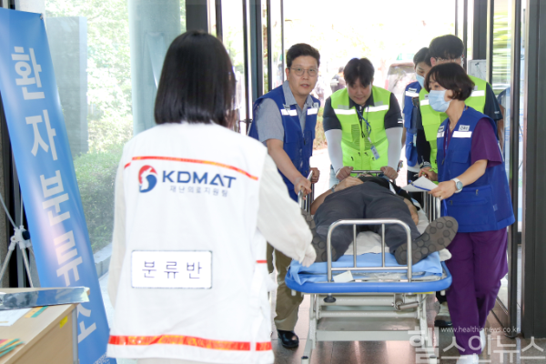 환자 이송 의료대응 훈련 현장 (한국원자력의학원 제공)