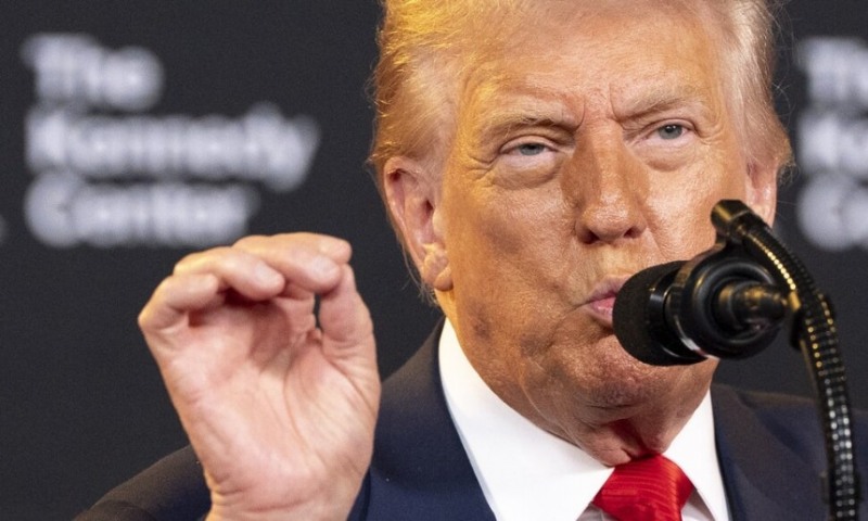 도널드 트럼프 미국 대통령이 지난 13일 워싱턴 디시(D.C.) 케네디 센터에서 연설하고 있다. 워싱턴/AP 연합뉴스