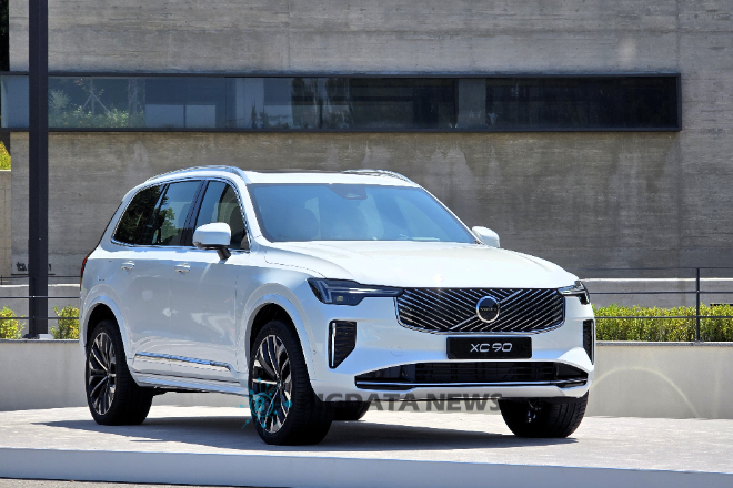 볼보자동차코리아가 지난달 출시한 준대형 스포츠유틸리티차량(SUV) XC90 앞 모습 =성상영 기자