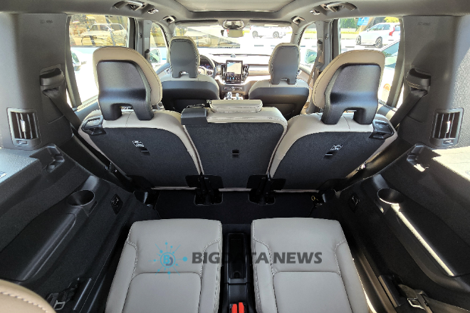 볼보 XC90 실내를 3열에서 바라본 모습 =성상영 기자