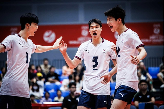 득점 후 기뻐하는 한국 U21 남자배구 대표팀 선수들. / 사진=연합뉴스