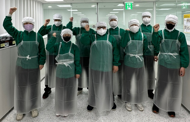 사진1.이수매니지먼트 발달장애 사원들이 근무하는 모습. (사진제공=이화여대)