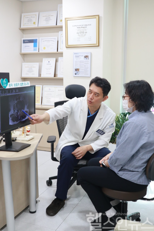 김종열 좋은삼선병원 척추센터·신경외과 센터장 진료모습 (좋은삼선병원 제공)