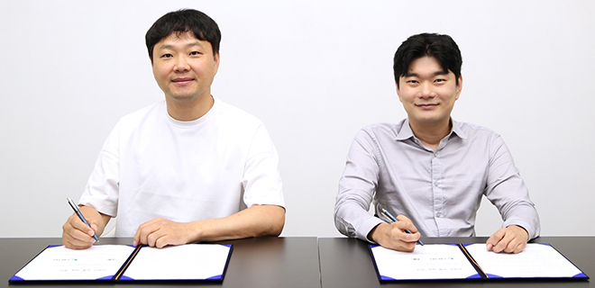 왼쪽부터 엔씨소프트 임원기 CBMO와 라프텔 박종원 대표. 사진 제공 : 엔씨소프트