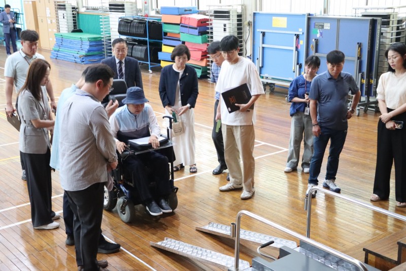 체육관 무대 장애인 접근 편의시설 설치현장 점검