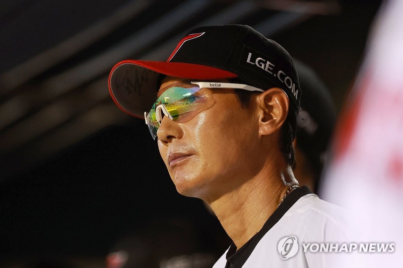 경기 지켜보는 염경엽 감독 / 사진=연합뉴스