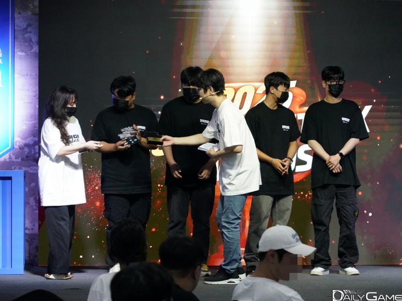 '서든어택'을 빛낸 이용자들을 위한 시상식이 열렸다.