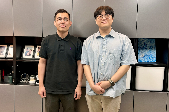 김현수 교수(왼쪽)와 홍성국 박사과정생 모습. (사진제공=단국대)
