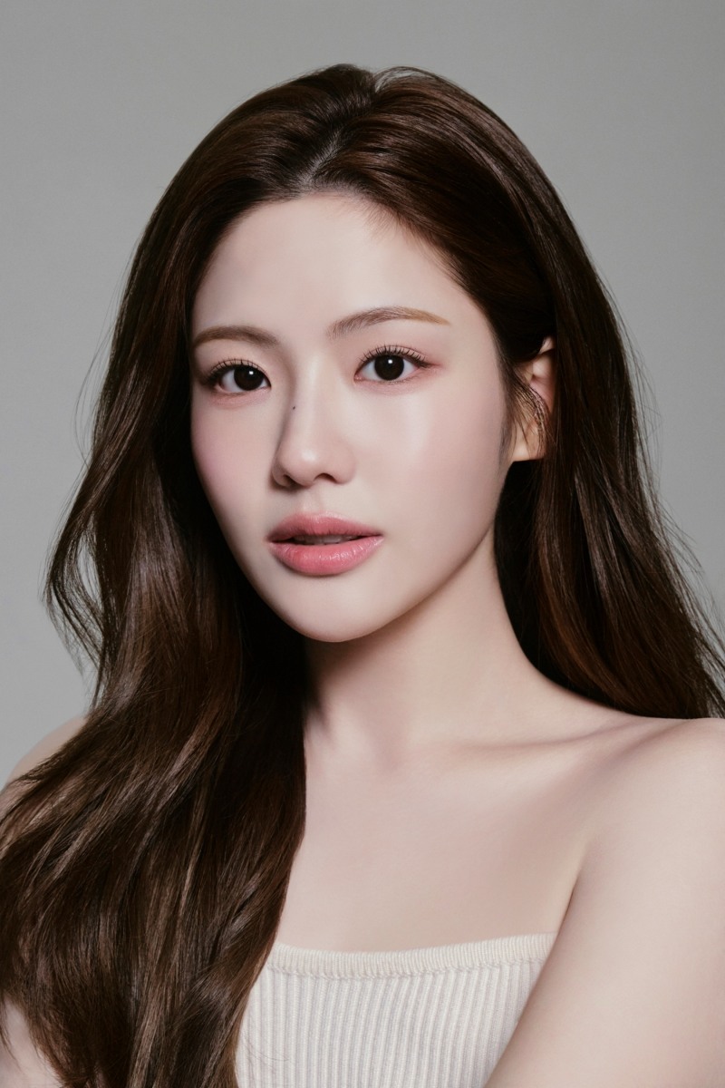 조아람, ‘우아+청초’ 공존하는 새 프로필 공개