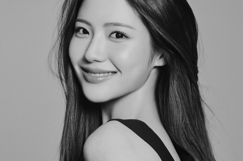 조아람, ‘우아+청초’ 공존하는 새 프로필 공개