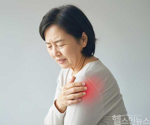 어깨 회전근개파열, 6개월 이상 통증 지속되면 수술 고려해야 한다. (클립아트코리아)