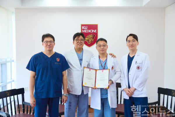 (좌측부터)조현준 고려대 구로병원 신경외과 교수, 윤원기 교수, 동광휘 연변대학부속병원 임상조교수, 석진후 구로병원 신경외과 교수 (고대구로병원 제공)