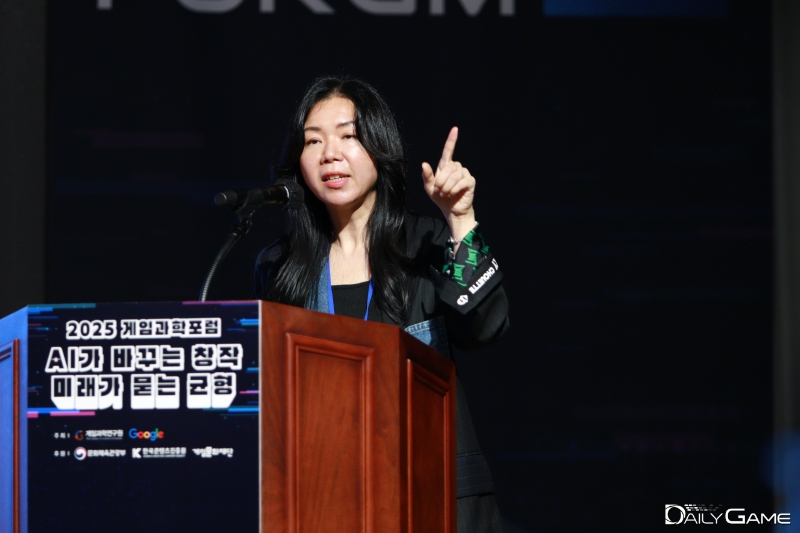 명지대학교 신혜련 교수는 인디게임 개발자를 대상으로 플랫폼 활용법을 소개하며 AI 시대가 기회임을 강조했다.