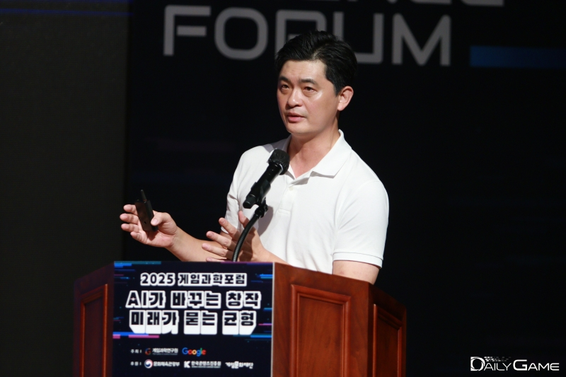 넷마블 유원상 사업개발 이사는 게임 서비스 플랫폼에 따라 광고와 마케팅을 포함한 출시 전략이 달라져야 한다고 언급했다.