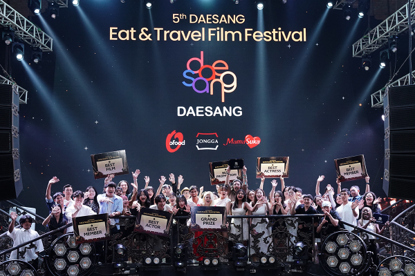 인도네시아 발리에서 열린 '5th DAESANG E.T.F.F.' 시상식에서 참가자들이 단체사진을 촬영하고 있다.ⓒ대상그룹