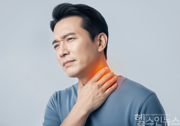 흡연과 음주는 후두암 위험을 높이며, 쉰 목소리가 지속되면 반드시 검사를 받아야 합니다. (클립아트코리아)