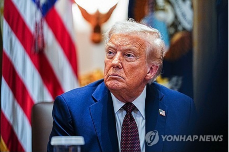 트럼프 대통령이 26일(현지시간) 국무회의에서 "국제유가가 60달러까지 내려왔고 앞으로 60달러도 깨질 것"이라고 말했다. 사진=UPI, 연합뉴스
