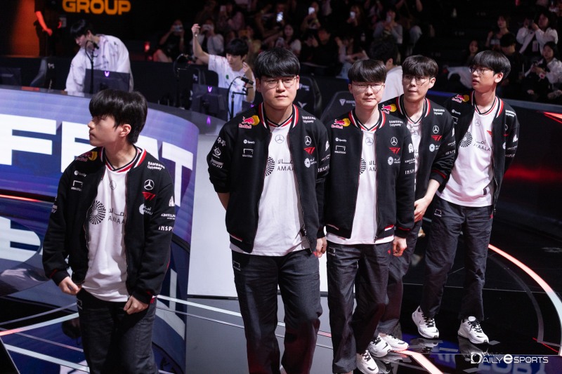 T1, 한화생명 2대1 제압...레전드 그룹 2위 탈환