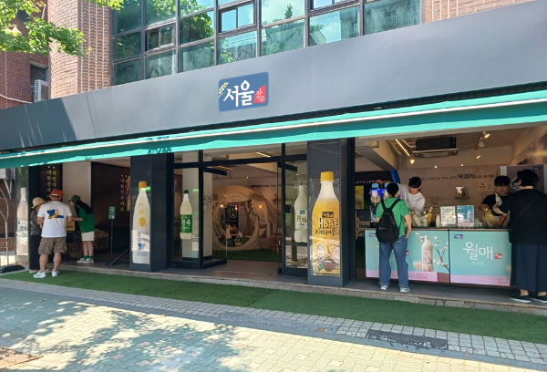 서울장수 망원동 홍보관에서 진행된 ‘도심 속 캠핑’ 콘셉트 체험 시음 행사 모습 (사진제공=서울장수)