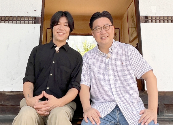 싱어송라이터 이상순과 서경덕 교수