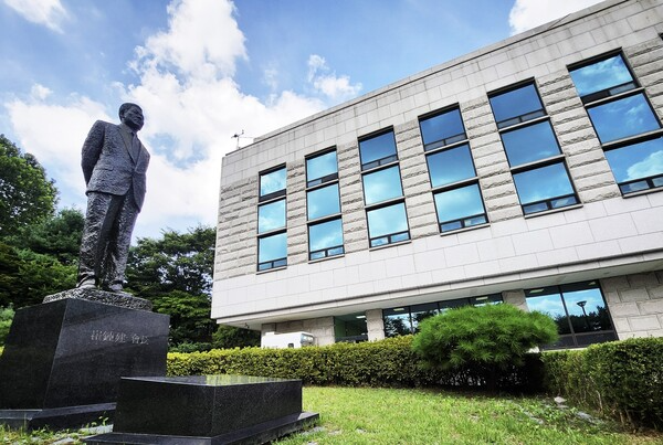 SK그룹, 개관 30주년 맞은 선경도서관에 25억 원 기부 (SK그룹 제공)
