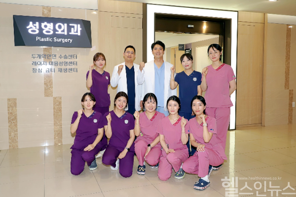 순천향대 부천병원 하지 재건 클리닉 의료진(뒷줄 좌측 2번째부터 차한규·정형화 성형외과 교수) (사진 제공=순천향대 부천병원)