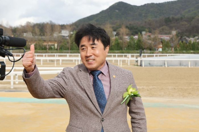 서인석 조교사