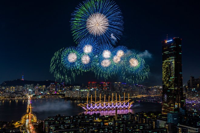 2024년 한화와 함께하는 서울세계불꽃축제에서 선보인 ㈜한화의 불꽃 (한화그룹 제공)