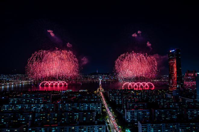 2024년 한화와 함께하는 서울세계불꽃축제에서 선보인 ㈜한화의 불꽃 (한화그룹 제공)