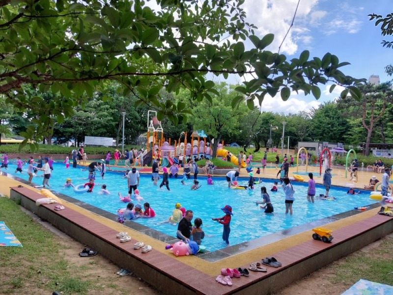 구리시, 늦여름 무더위 기승에 물놀이장 연장 운영