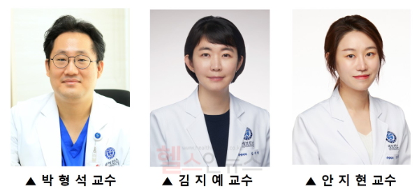Professors Hyung Seok Park, Jiye Kim, and Ji Hyun Ahn of Yonsei Cancer Center’s Breast Surgery Robotic Team.  (Photo courtesy of Severance Hospital)